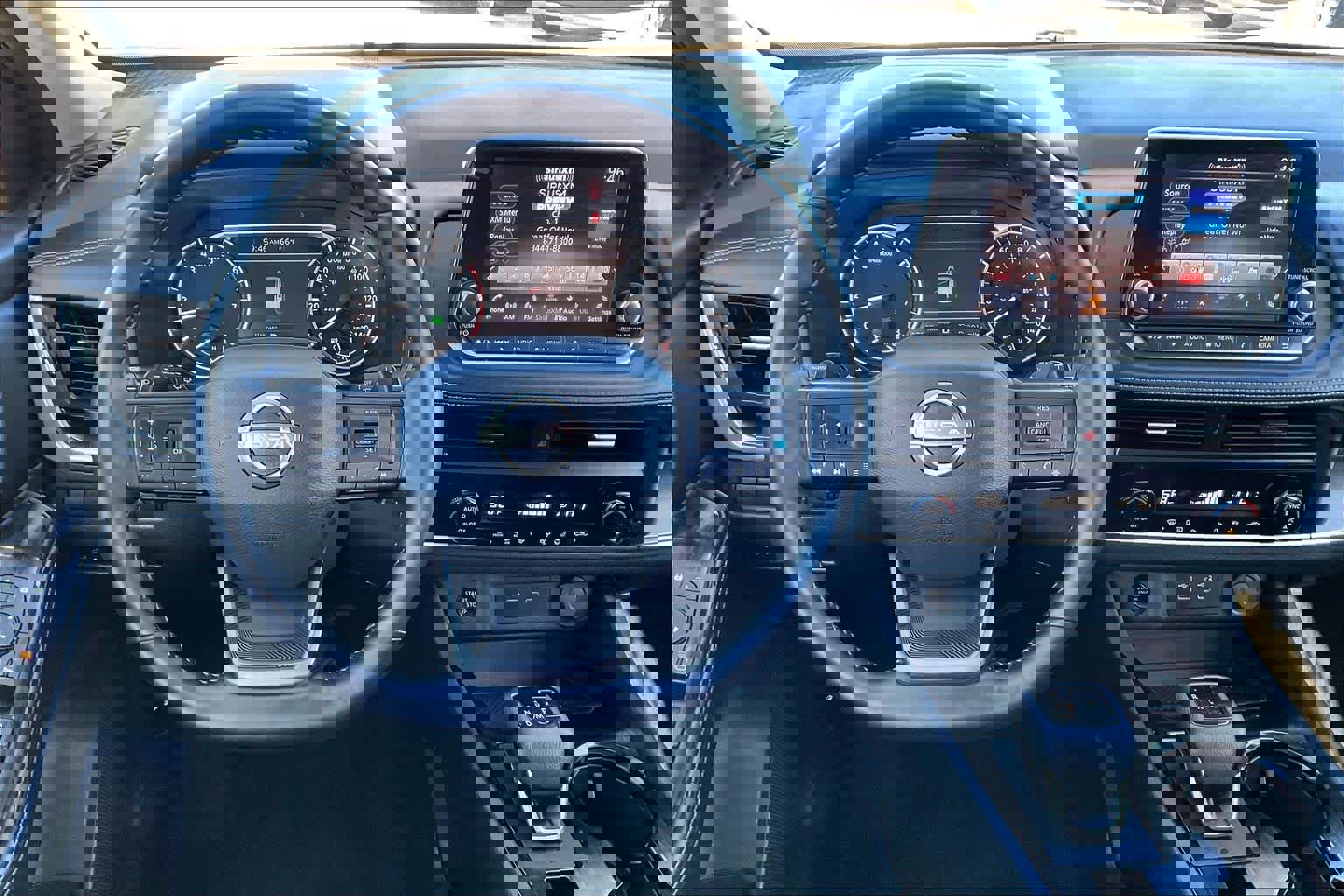 Used 2025 Nissan Rogue SV image 6