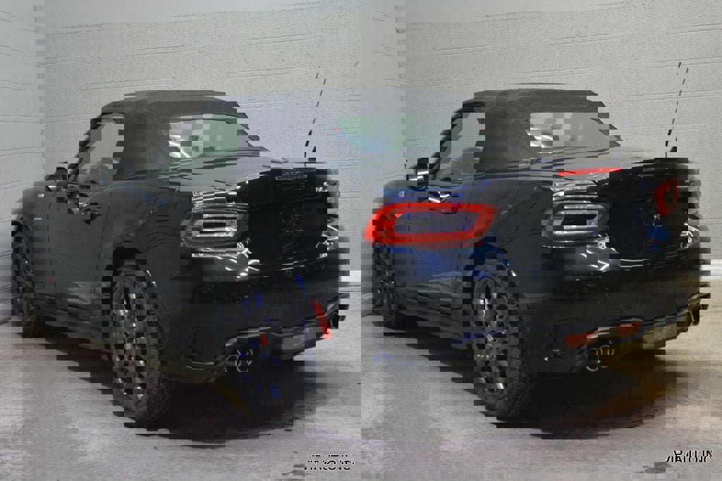 Used 2017 FIAT 124 Spider Abarth RWD image 3