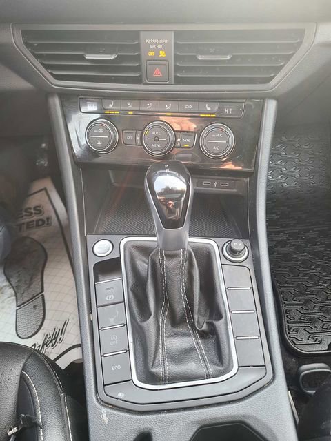 Used 2023 Volkswagen Jetta SE w/ Panoramic Sunroof Package image 28