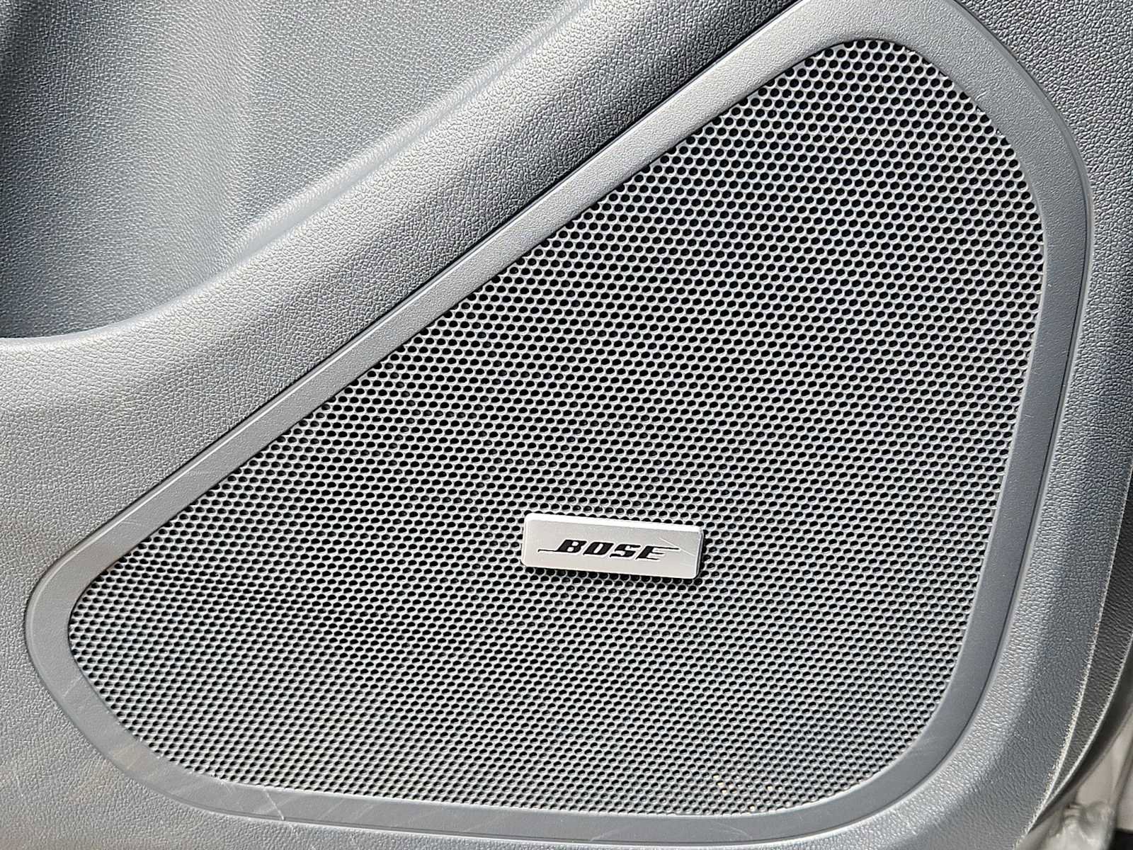 Used 2020 Chevrolet Bolt Premier w/ Infotainment Package image 29