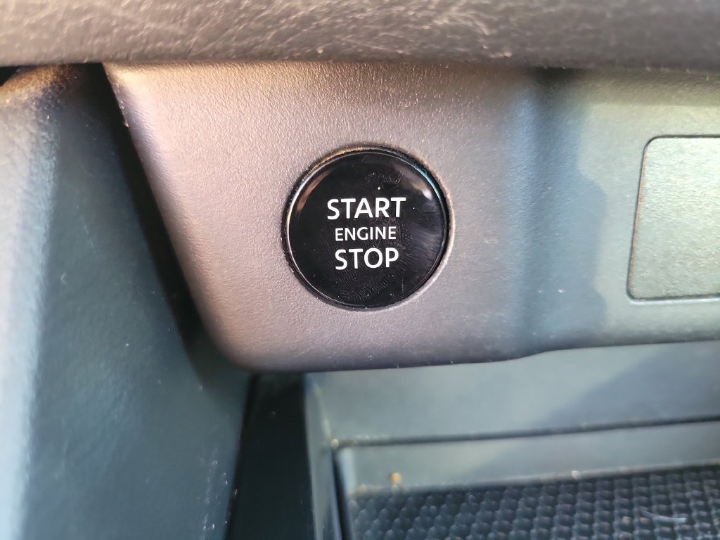Used 2024 Nissan Rogue S FWD image 32