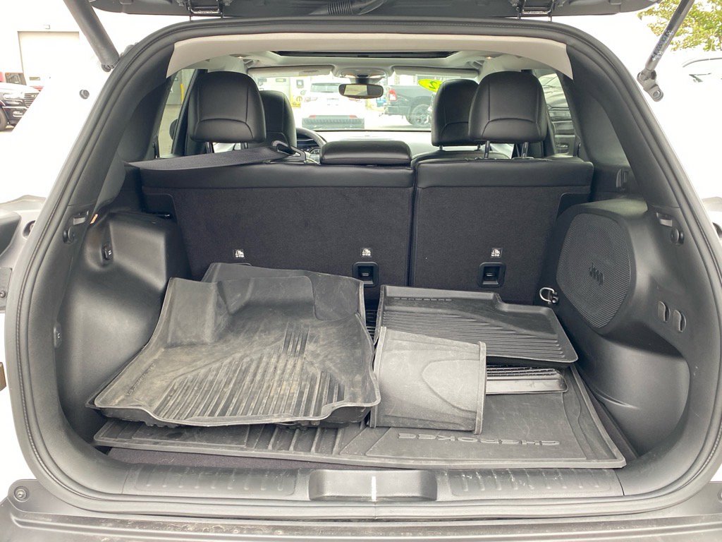 Used 2022 Jeep Cherokee Limited w/ Mopar Interior Package image 24