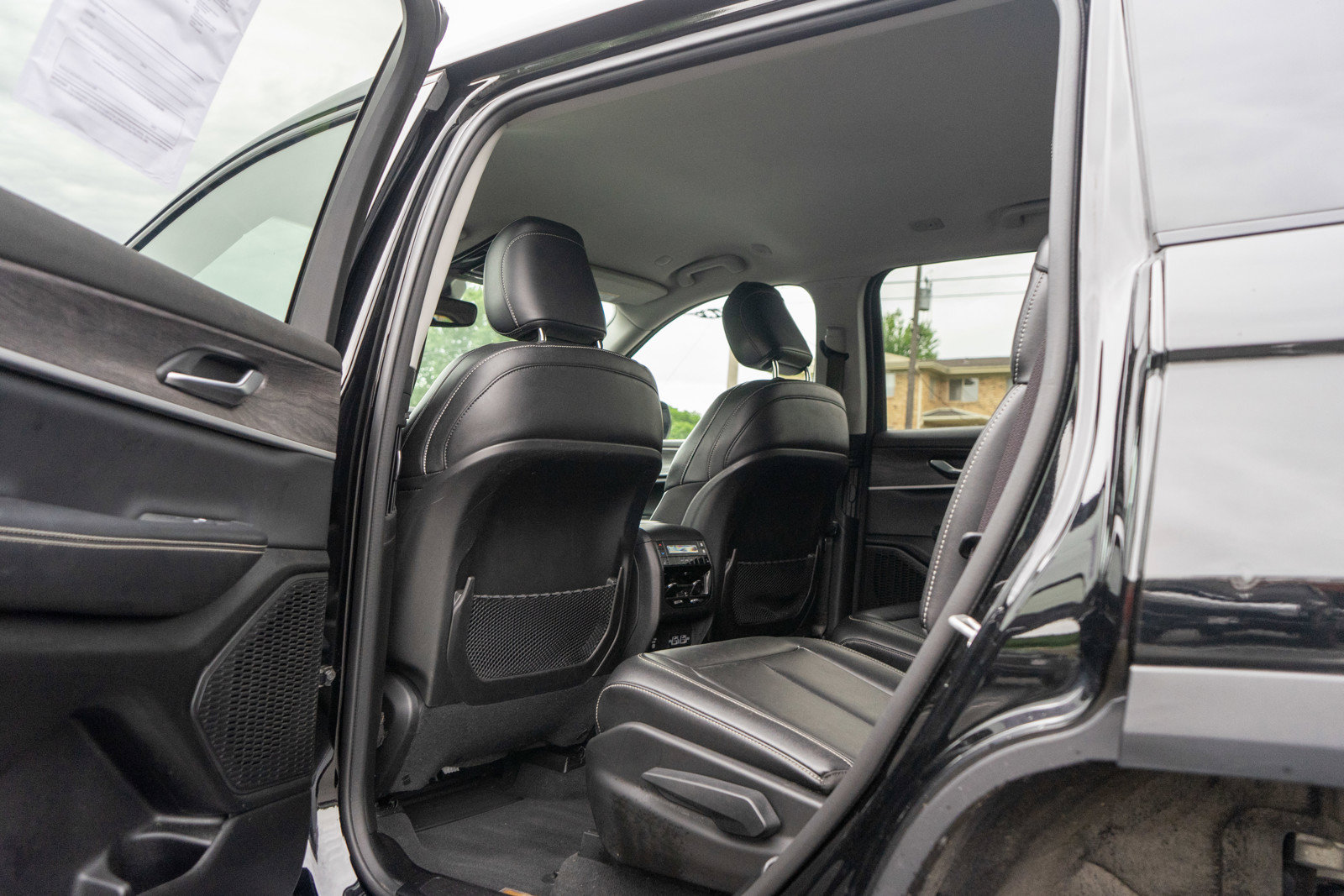 Used 2023 Jeep Grand Cherokee L Limited w/ Black Appearance Package AWD/4WD image 28