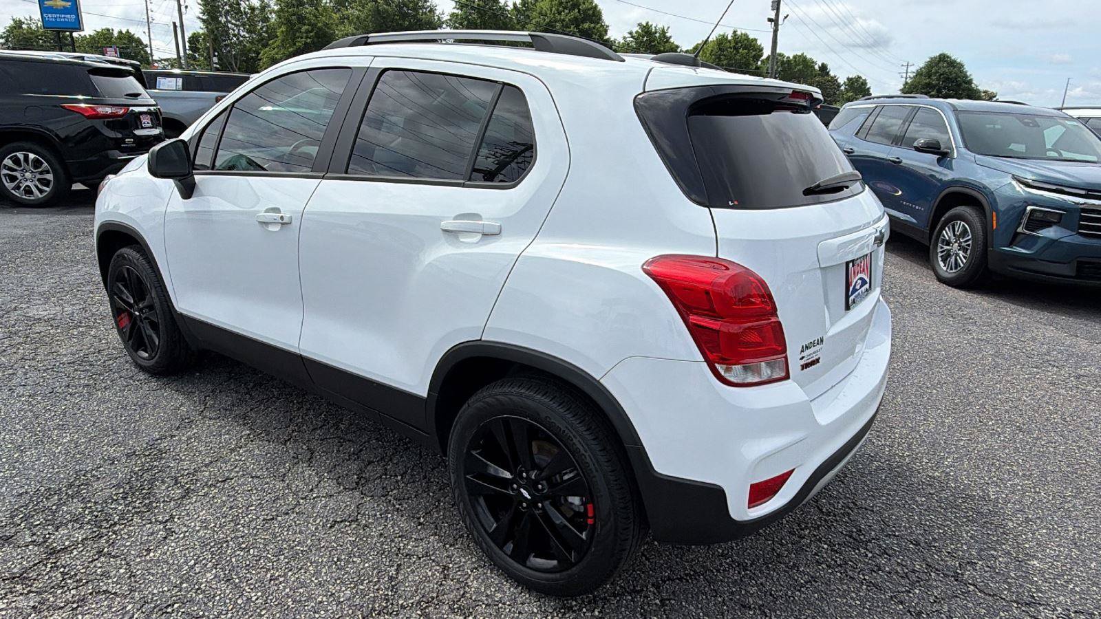 Used 2022 Chevrolet Trax LT w/ Redline Edition AWD/4WD image 7
