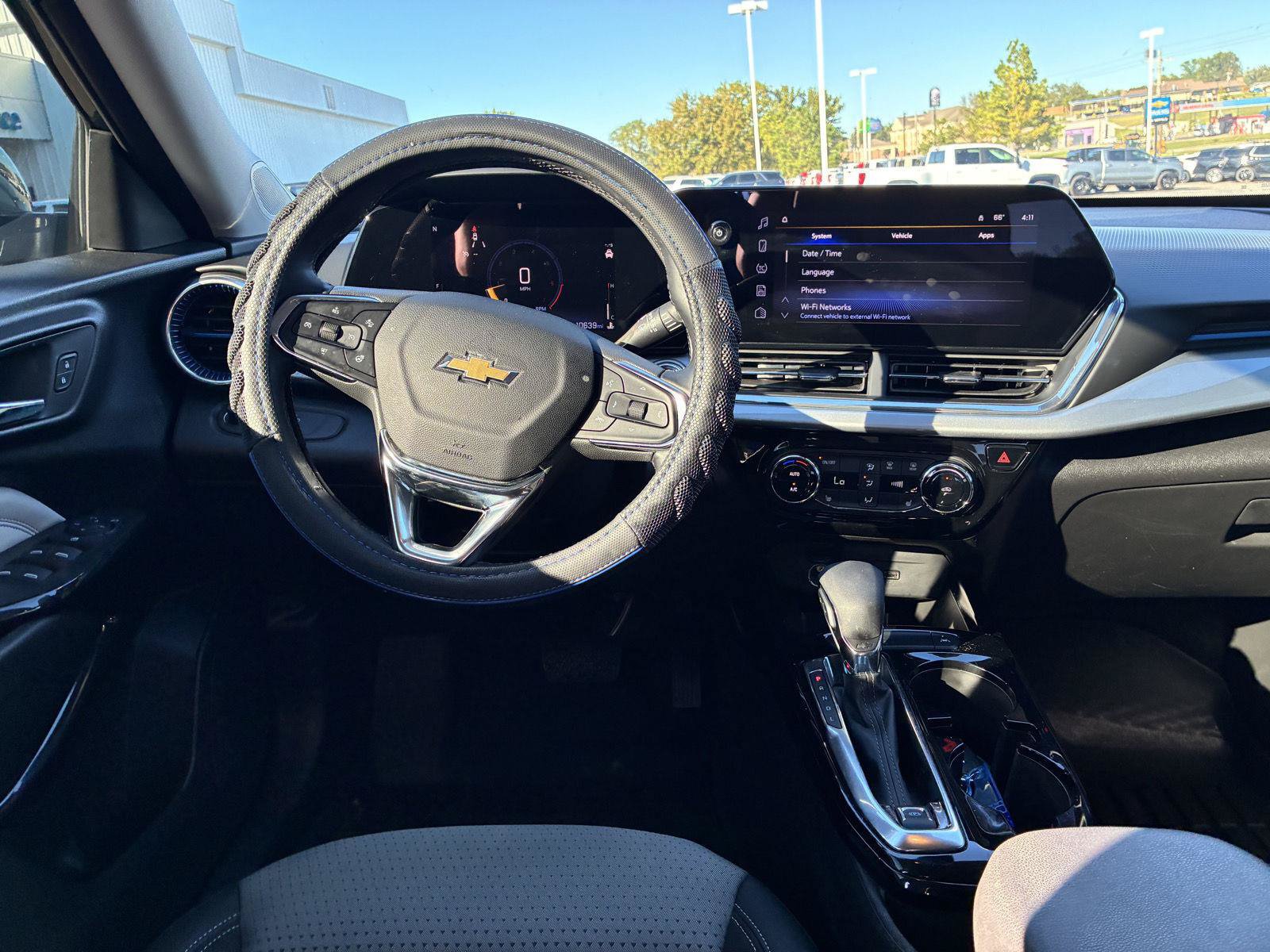 Used 2025 Chevrolet Trax LT w/ Driver Confidence Package FWD image 13