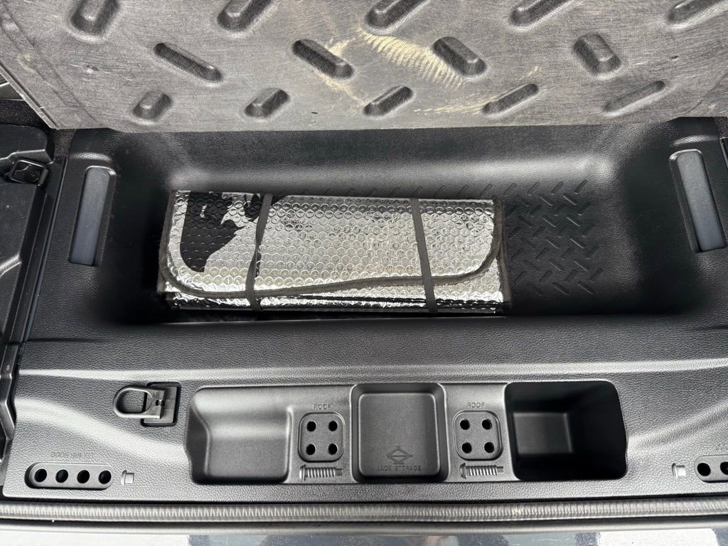 Used 2016 Jeep Wrangler Unlimited Sahara w/ Connectivity Group image 28