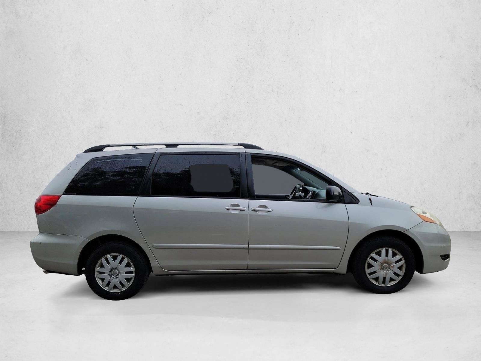 Used 2008 Toyota Sienna CE FWD image 4