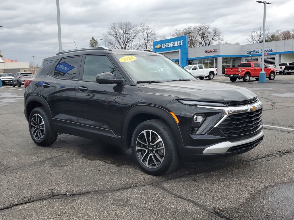 Used 2024 Chevrolet TrailBlazer LT image 2