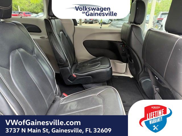 Used 2024 Chrysler Pacifica Limited FWD image 8
