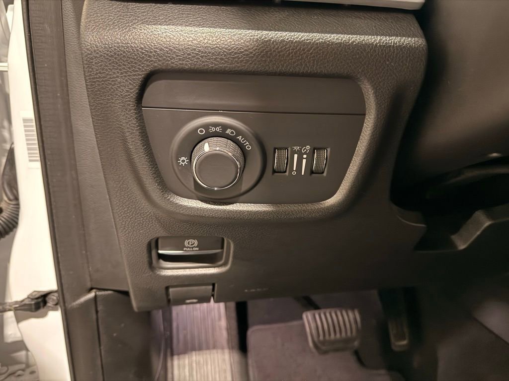 Used 2024 Jeep Grand Cherokee L Laredo image 15