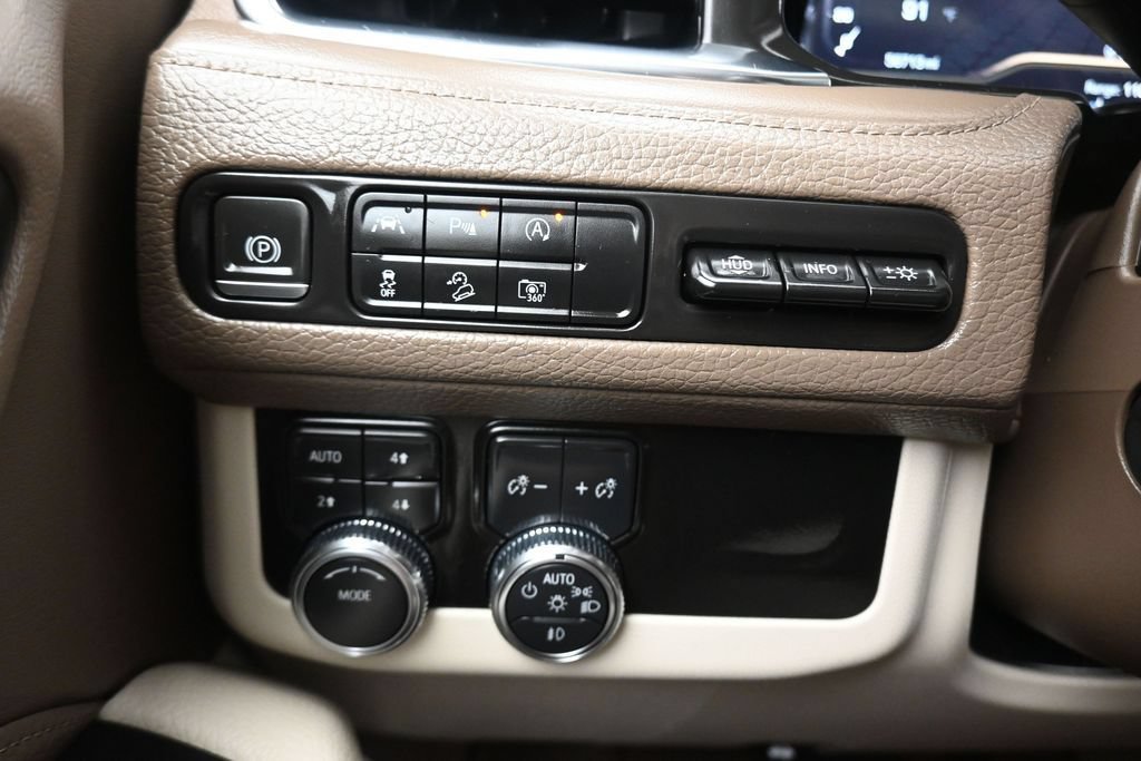 Used 2023 GMC Yukon XL Denali AWD/4WD image 33