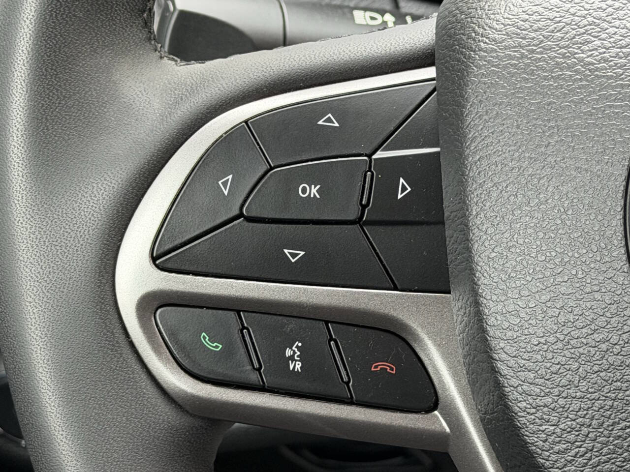 Used 2021 Jeep Cherokee Limited image 23