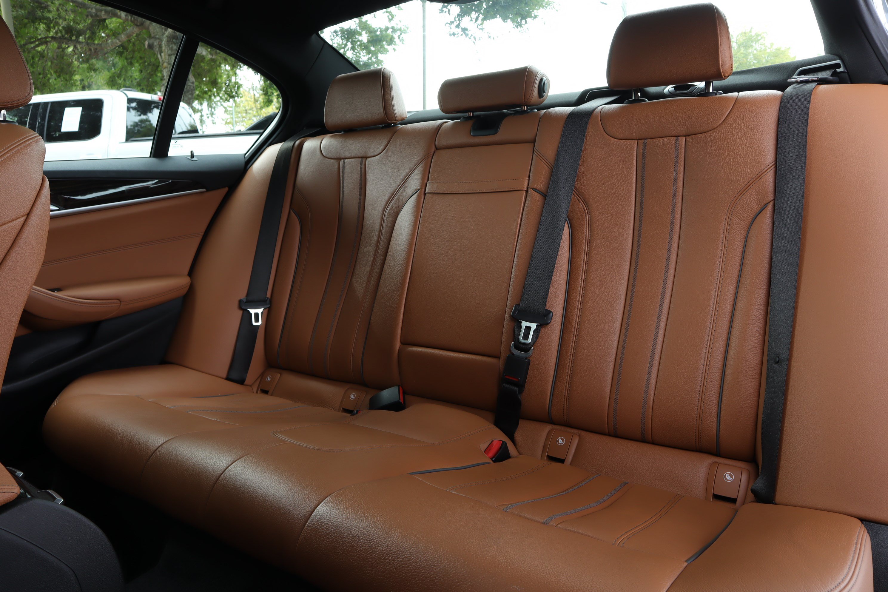 Used 2021 BMW 530i w/ Premium Package RWD image 9