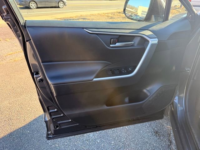 Used 2025 Toyota RAV4 XLE image 20