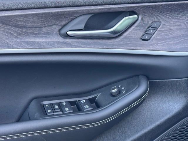 Certified 2024 Jeep Grand Cherokee Limited w/ Black Appearance Package image 13