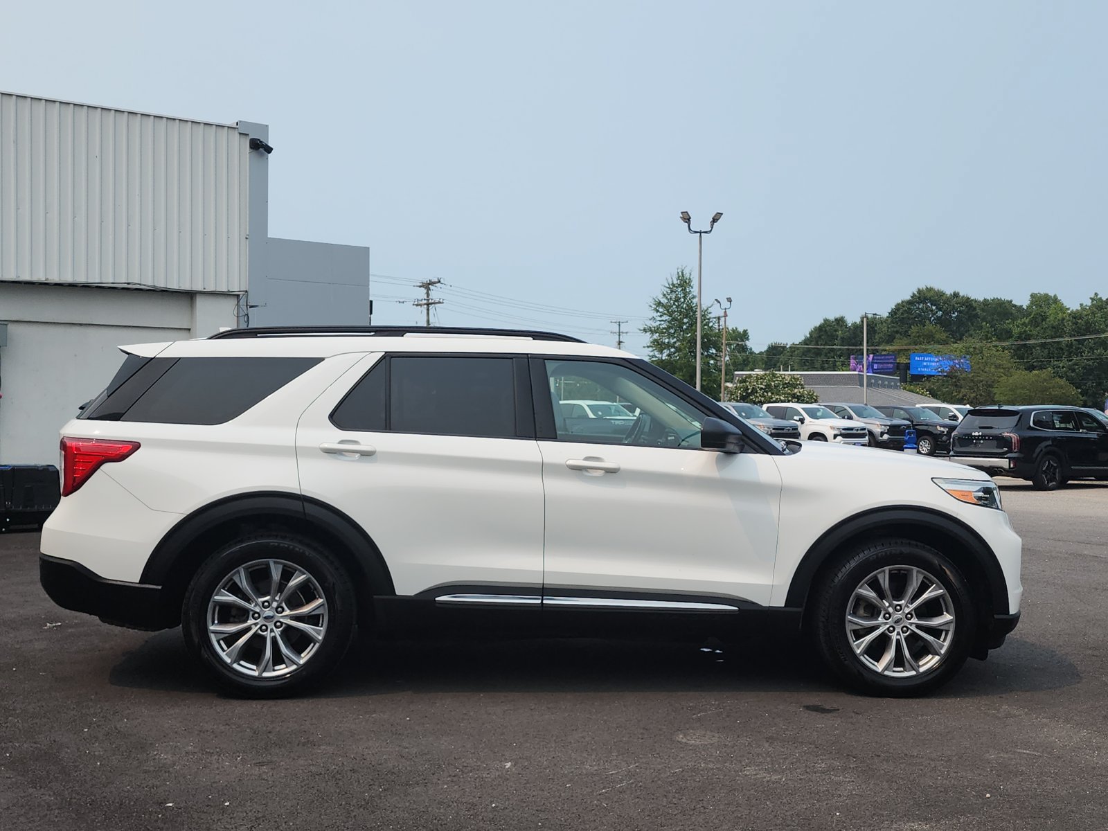 Used 2020 Ford Explorer XLT w/ Equipment Group 202A AWD/4WD image 6