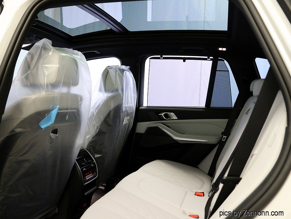 New 2026 BMW X5 M60i w/ Executive Package image 13