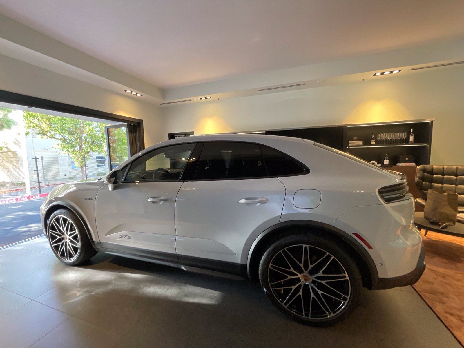 Certified 2026 Porsche Macan GTS Electric AWD/4WD image 7