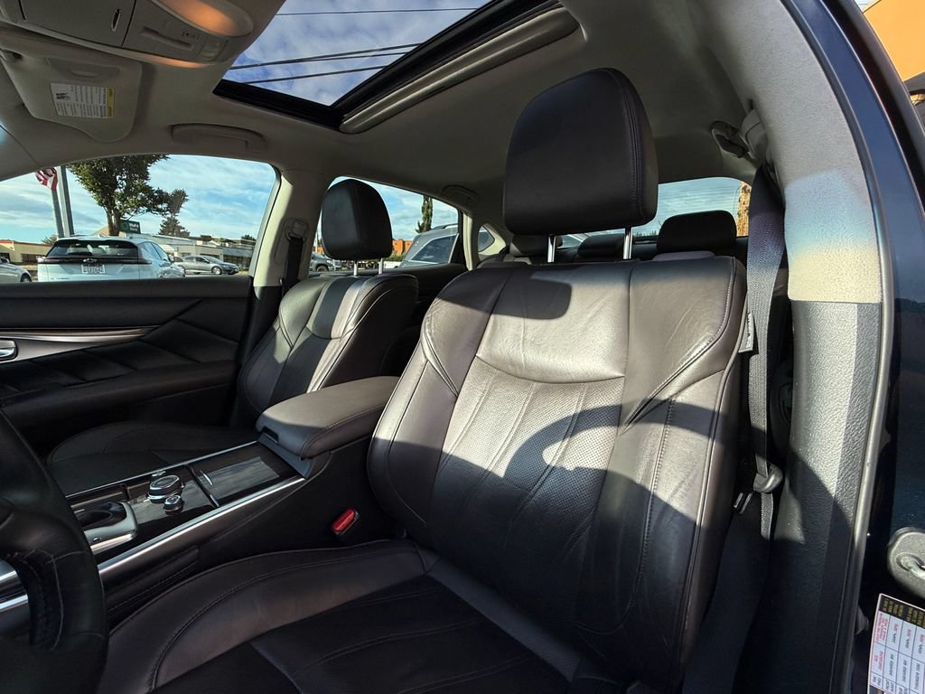 Used 2016 INFINITI Q70 L 3.7 w/ Deluxe Touring Package AWD/4WD image 13