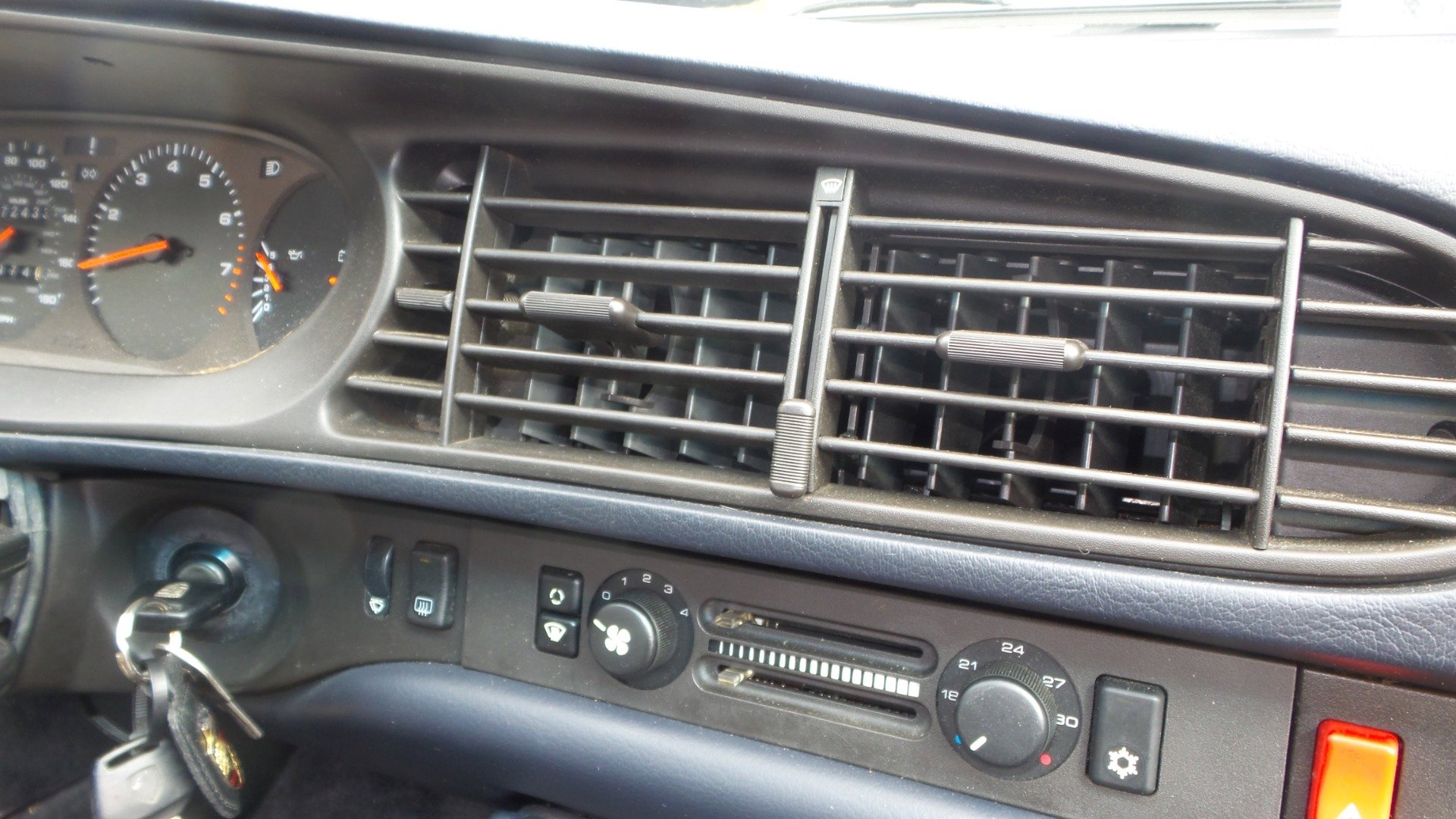 Used 1993 Porsche 968 Coupe image 41