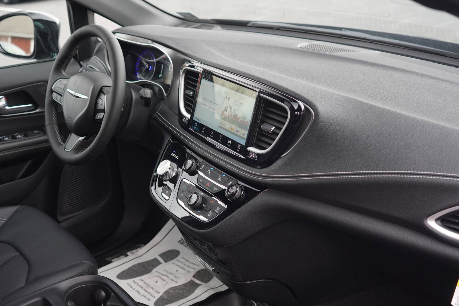 New 2026 Chrysler Pacifica Select w/ S Appearance Package image 31