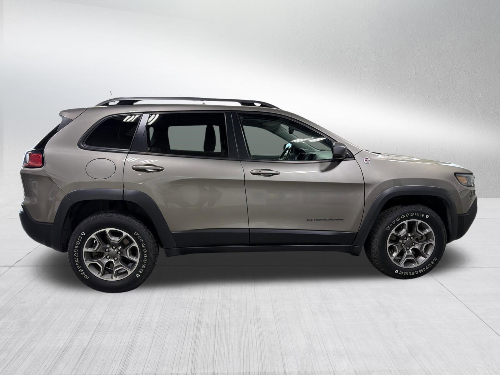 Used 2020 Jeep Cherokee Trailhawk w/ Cold Weather Group AWD/4WD image 8