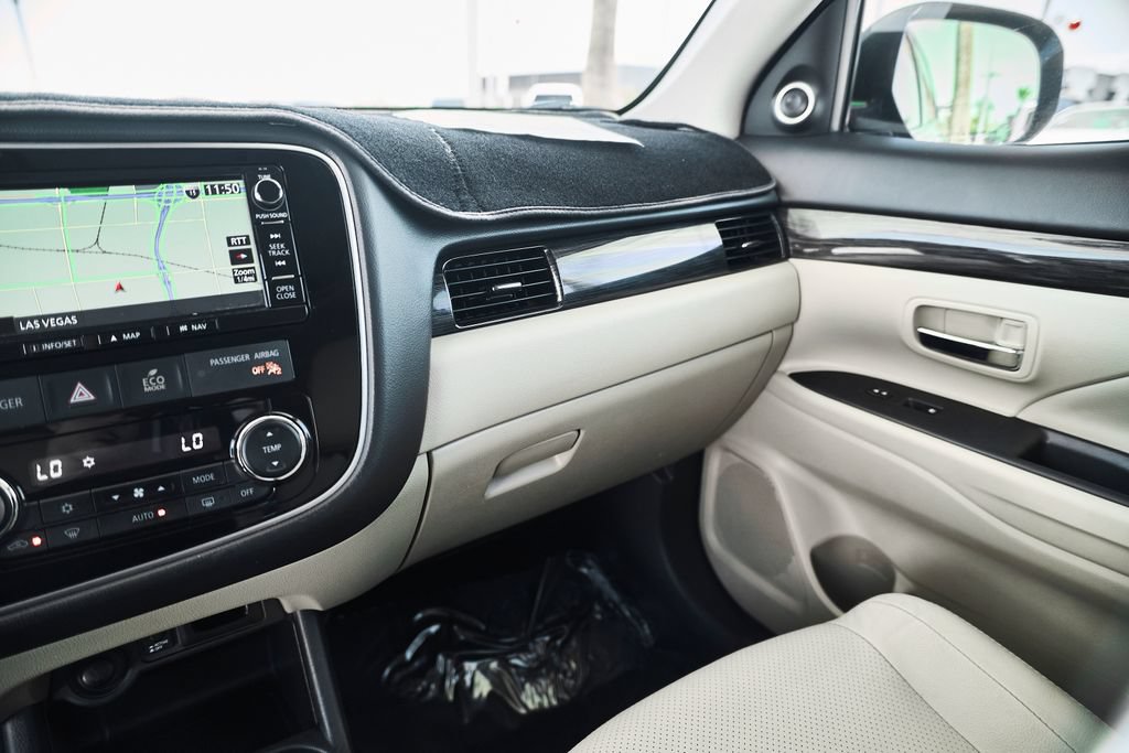 Used 2016 Mitsubishi Outlander SEL FWD image 31