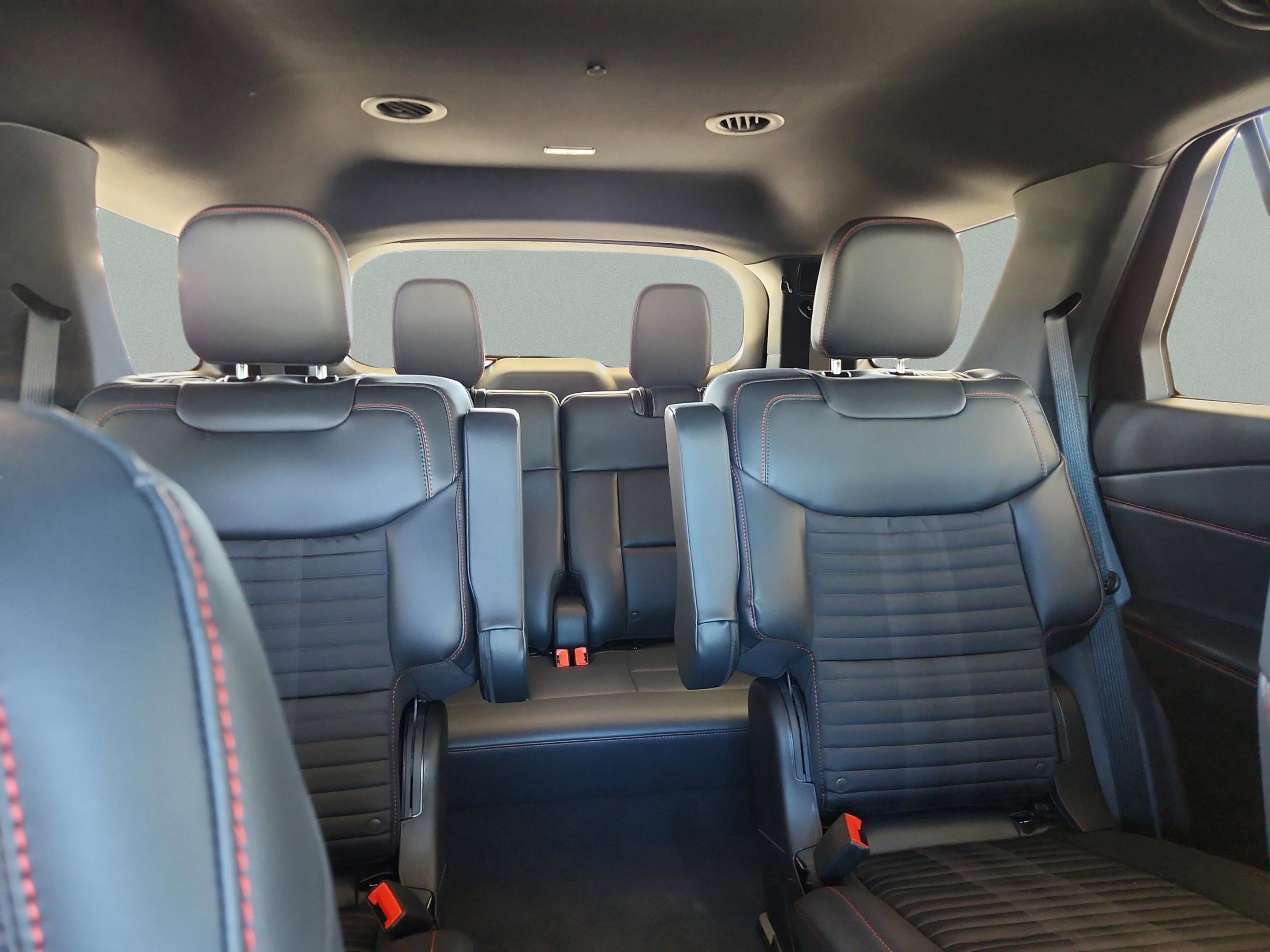 New 2026 Ford Explorer ST-Line w/ ST-Line Street Pack image 18