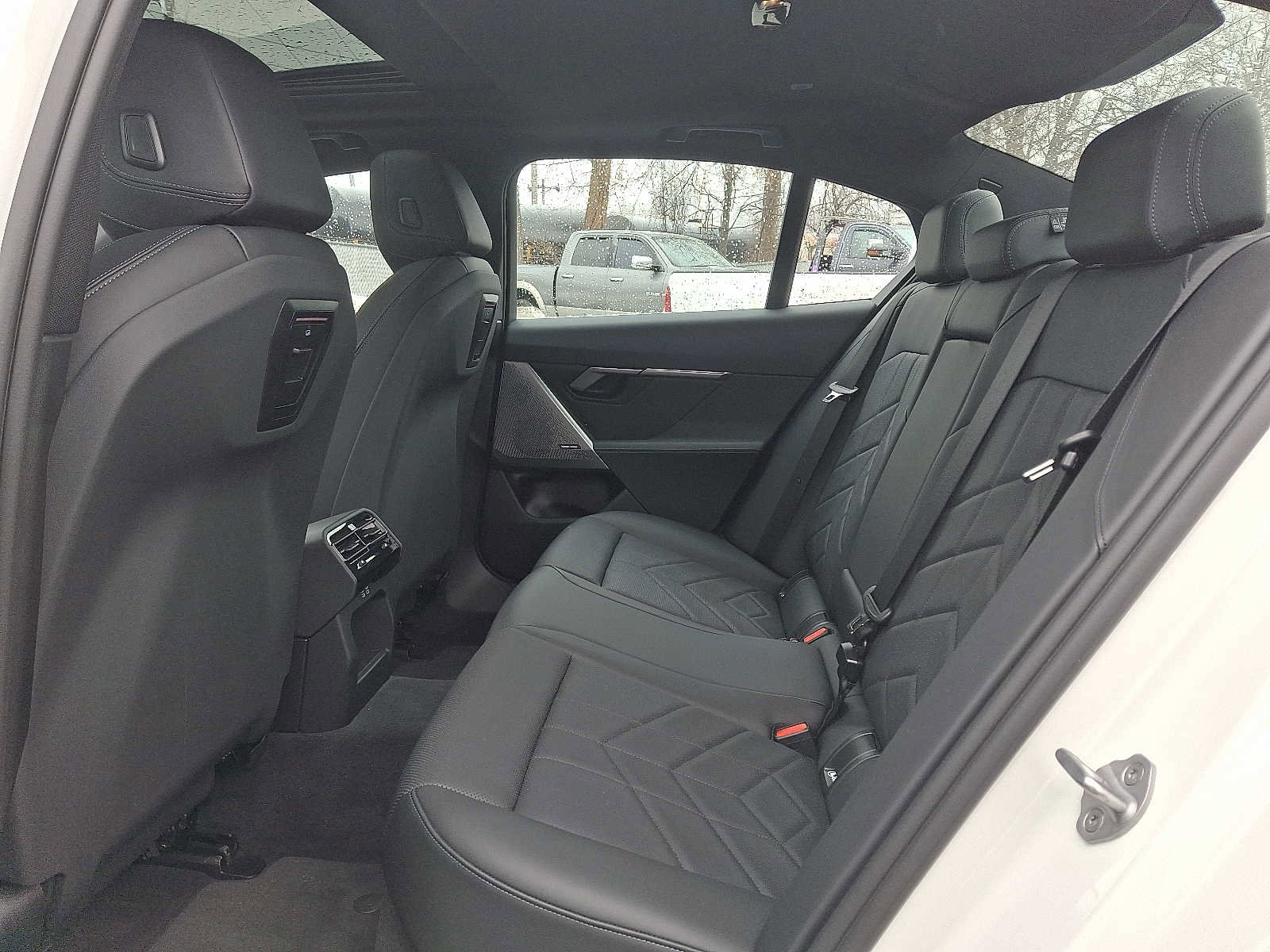 Used 2025 BMW i5 xDrive40 w/ Premium Package image 10