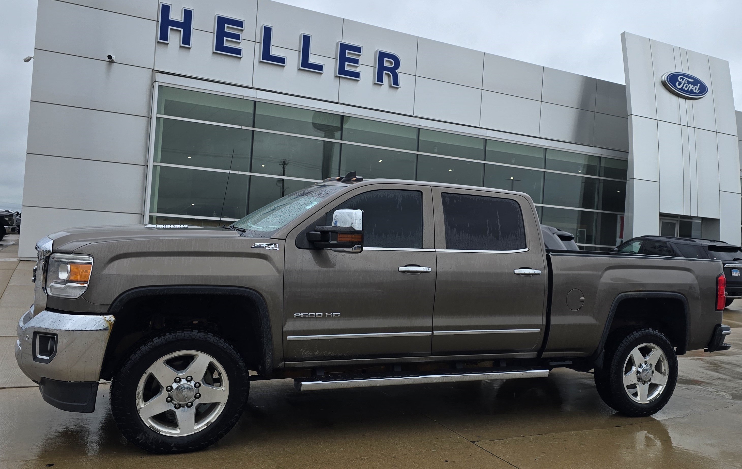 Used 2015 GMC Sierra 2500 SLT w/ Duramax Plus Package AWD/4WD image 3