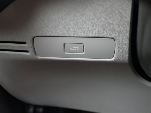 New 2026 Volvo XC40 B5 Ultra w/ Climate Package image 28