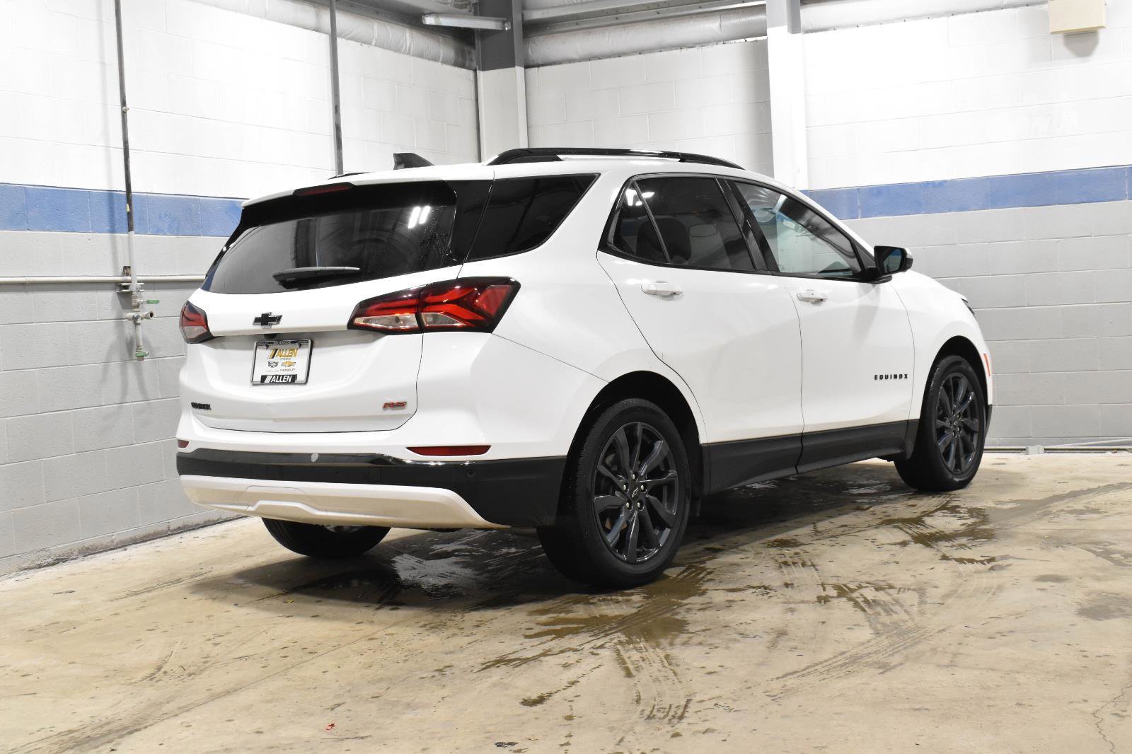 Used 2022 Chevrolet Equinox RS w/ RS Leather Package image 28