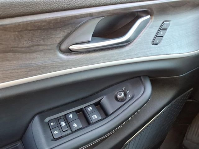 Used 2025 Jeep Grand Cherokee Limited w/ Luxury Tech Group II image 15