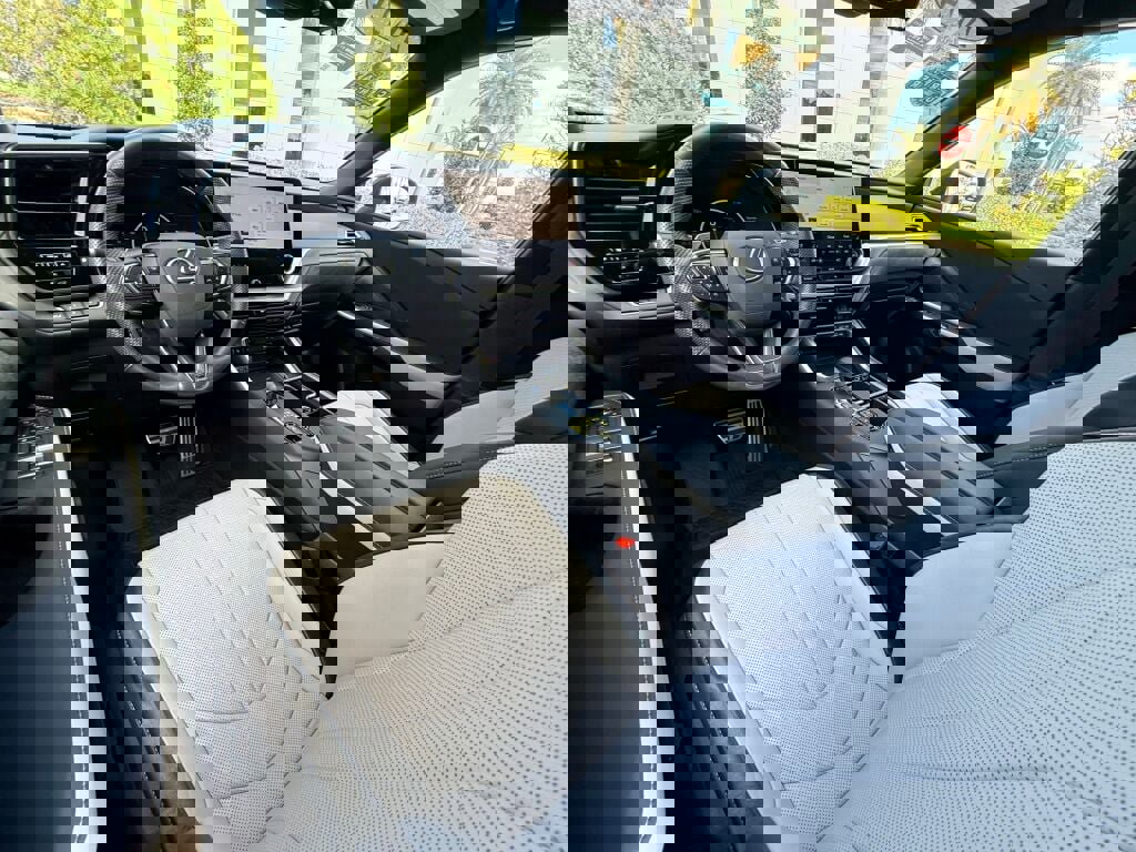 Used 2024 Lexus TX 500h TX 500h F SPORT Premium image 21