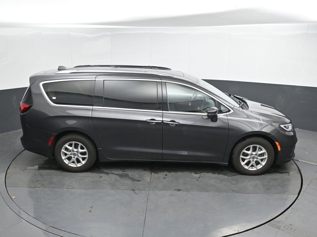 Used 2021 Chrysler Pacifica Touring-L w/ Uconnect Theater Family Group FWD image 32