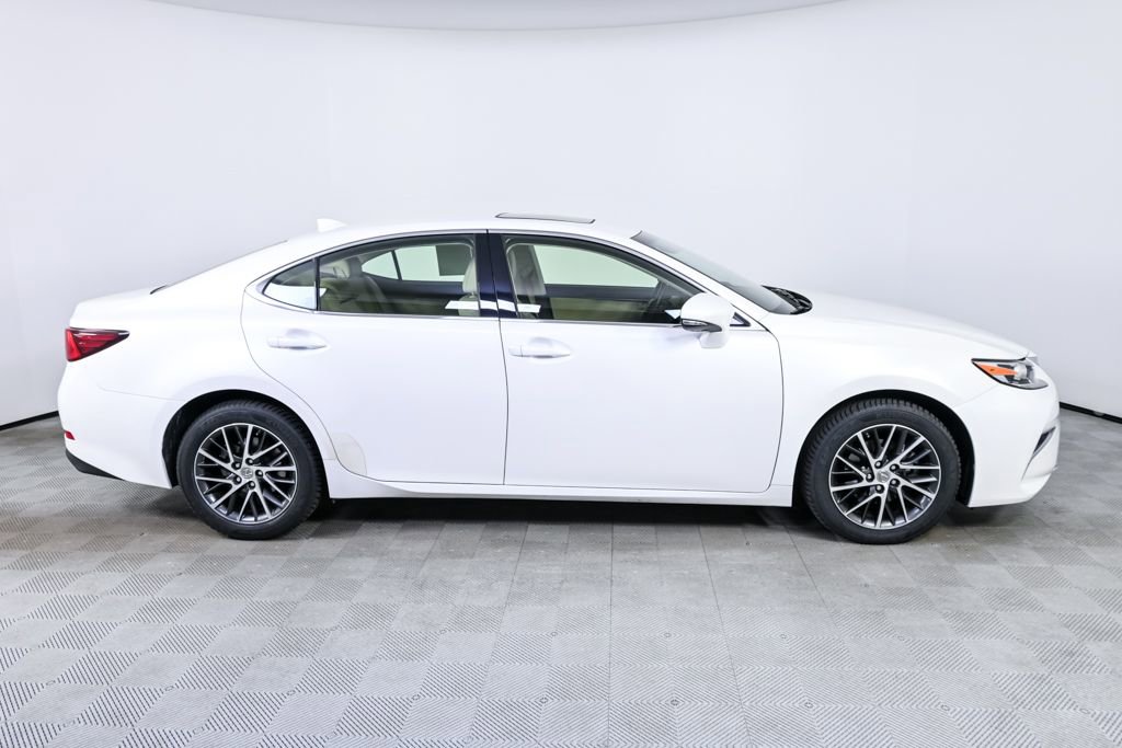 Used 2016 Lexus ES 350 w/ Luxury Package w/Wood Trim image 27
