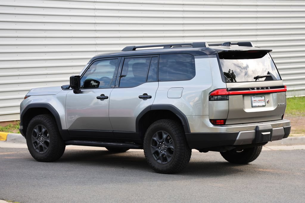 Used 2024 Lexus GX 550 AWD/4WD image 2