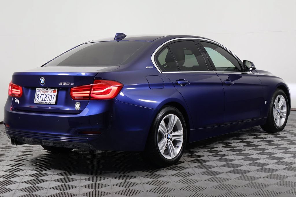 Used 2018 BMW 330e w/ Premium Package RWD image 4