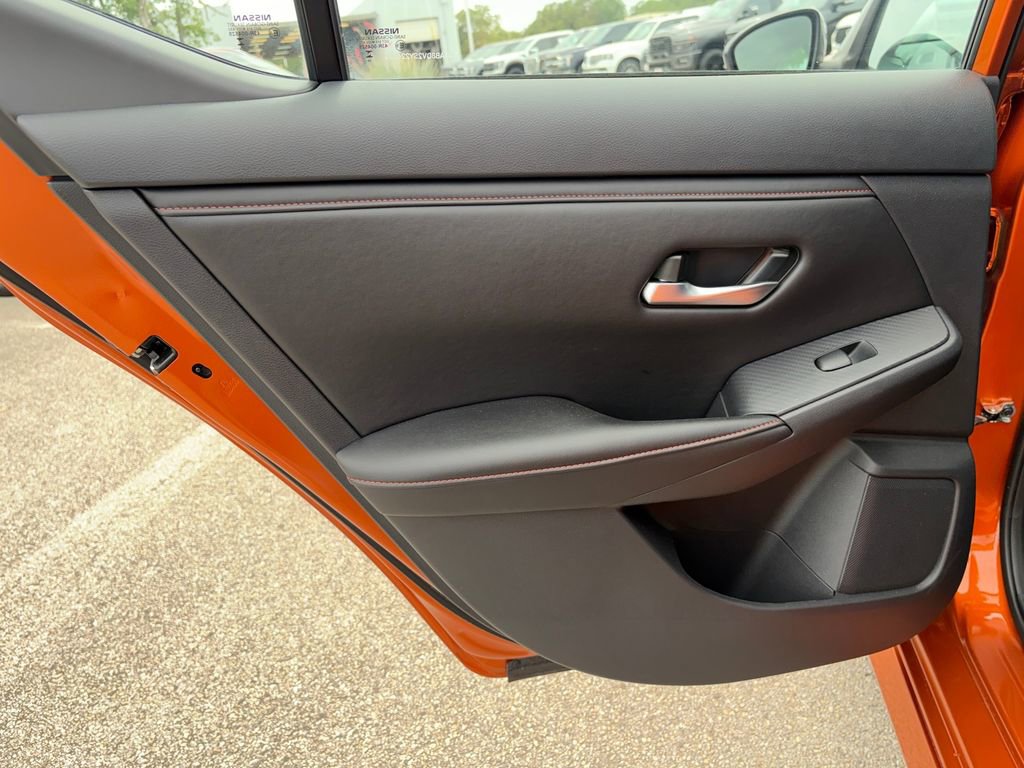 Used 2025 Nissan Sentra SR FWD image 29