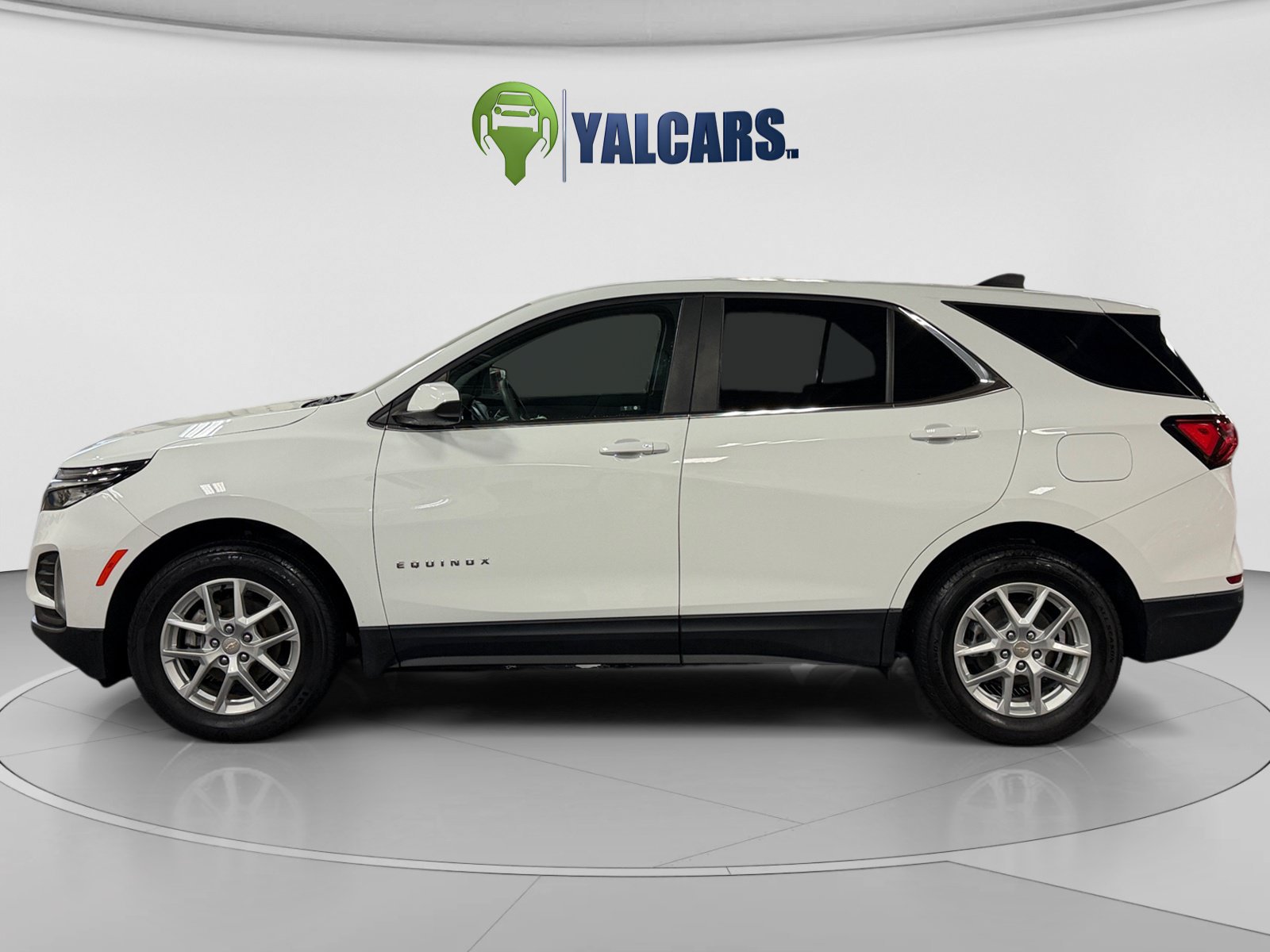 Used 2024 Chevrolet Equinox LT AWD/4WD image 2