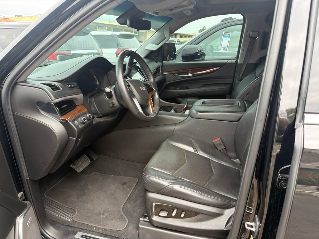 Used 2019 Cadillac Escalade ESV Premium Luxury AWD/4WD image 3