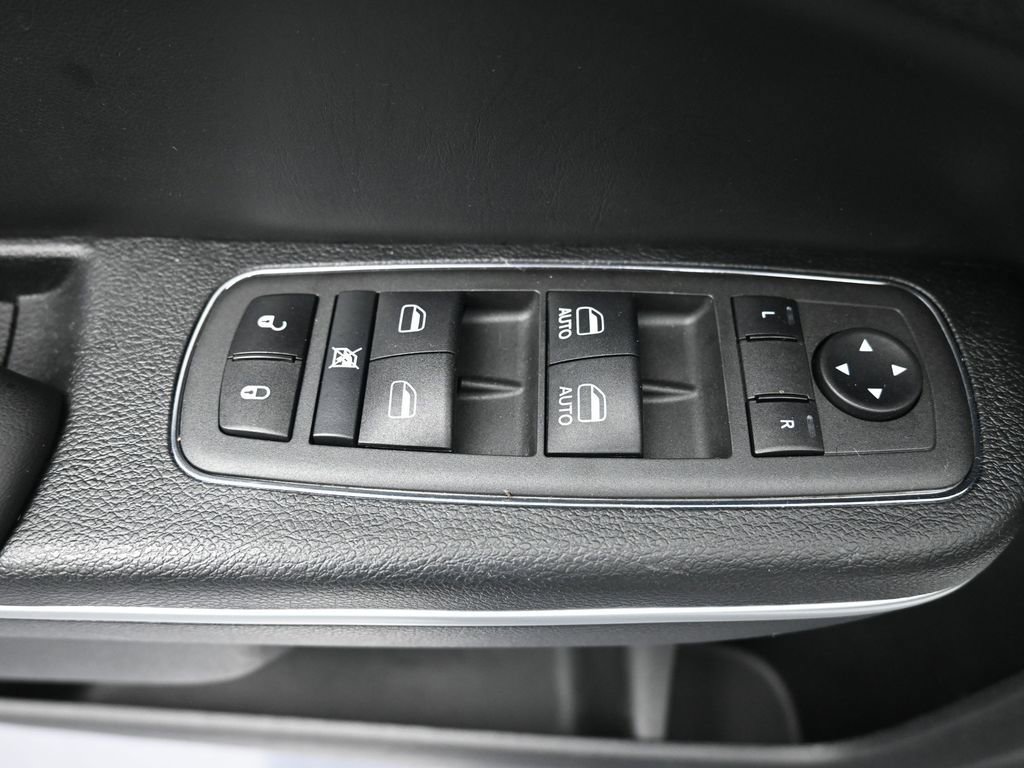 Used 2022 Chrysler 300 Touring AWD/4WD image 18
