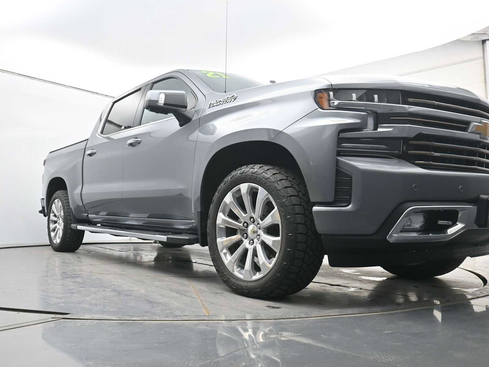 Used 2021 Chevrolet Silverado 1500 High Country w/ Technology Package image 16