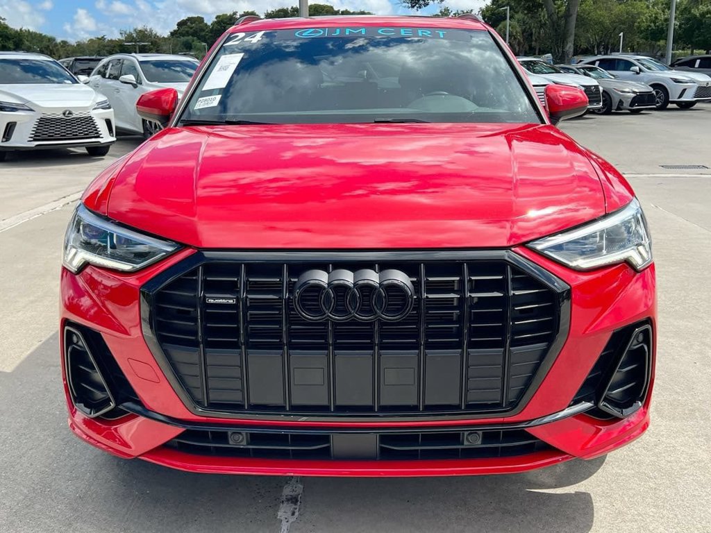 Used 2024 Audi Q3 2.0T Premium w/ Convenience Package AWD/4WD image 2