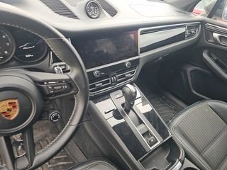 Used 2023 Porsche Panamera 4 Platinum Edition image 4