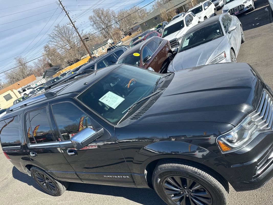 Used 2015 Lincoln Navigator image 9
