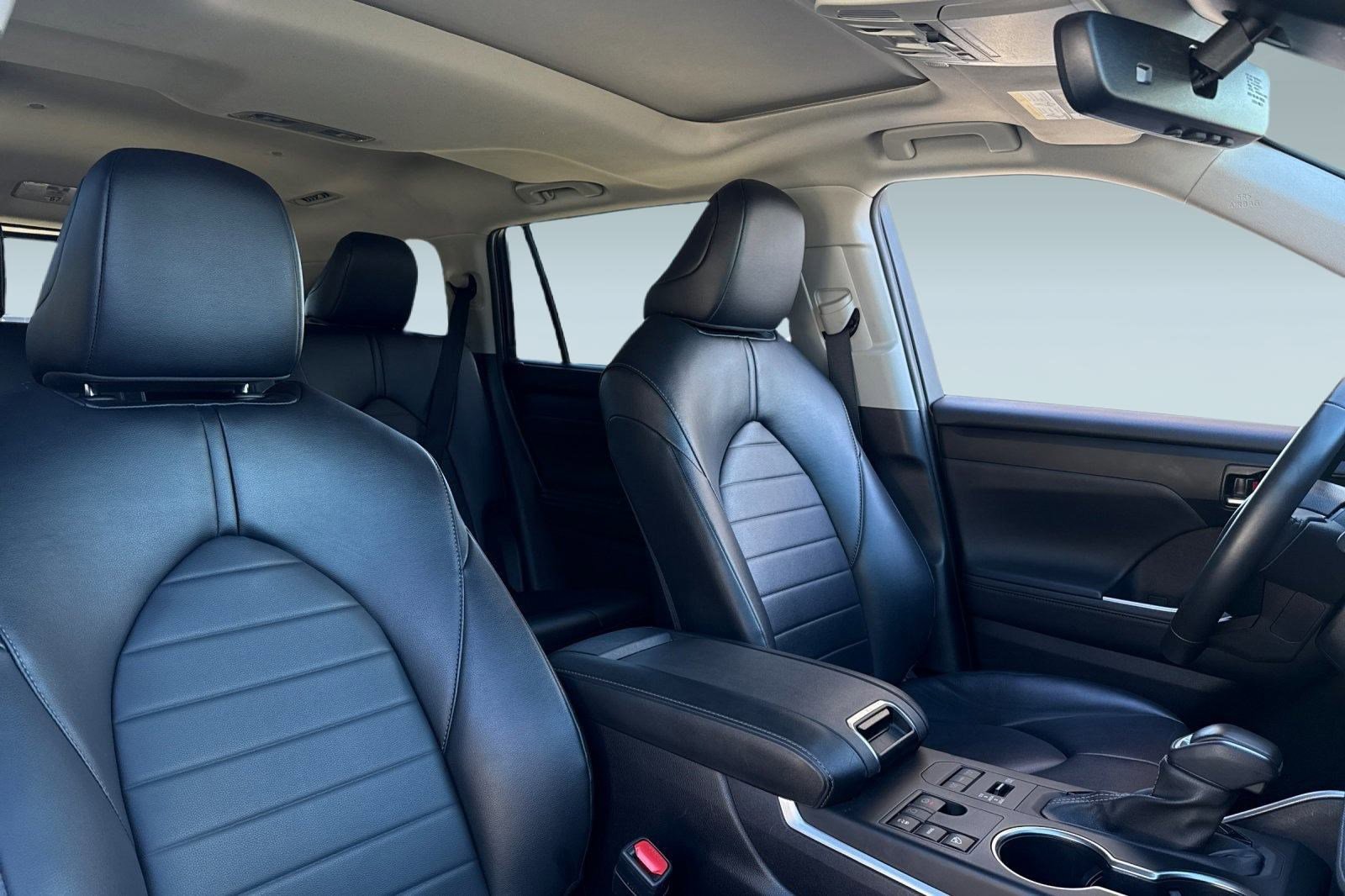 Used 2024 Toyota Highlander XLE image 30