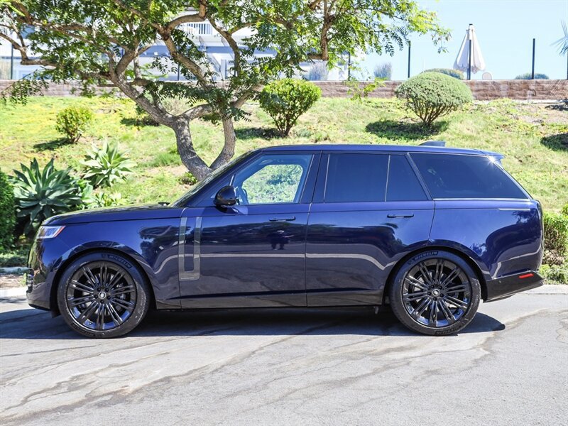 Used 2023 Land Rover Range Rover Autobiography AWD/4WD image 2