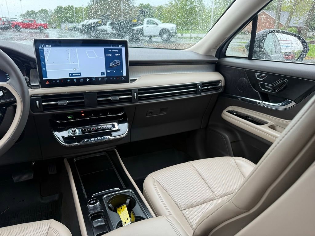 Used 2023 Lincoln Corsair AWD w/ Equipment Group 101A image 4