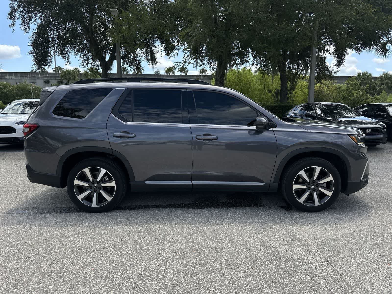 Used 2025 Honda Pilot Touring image 7